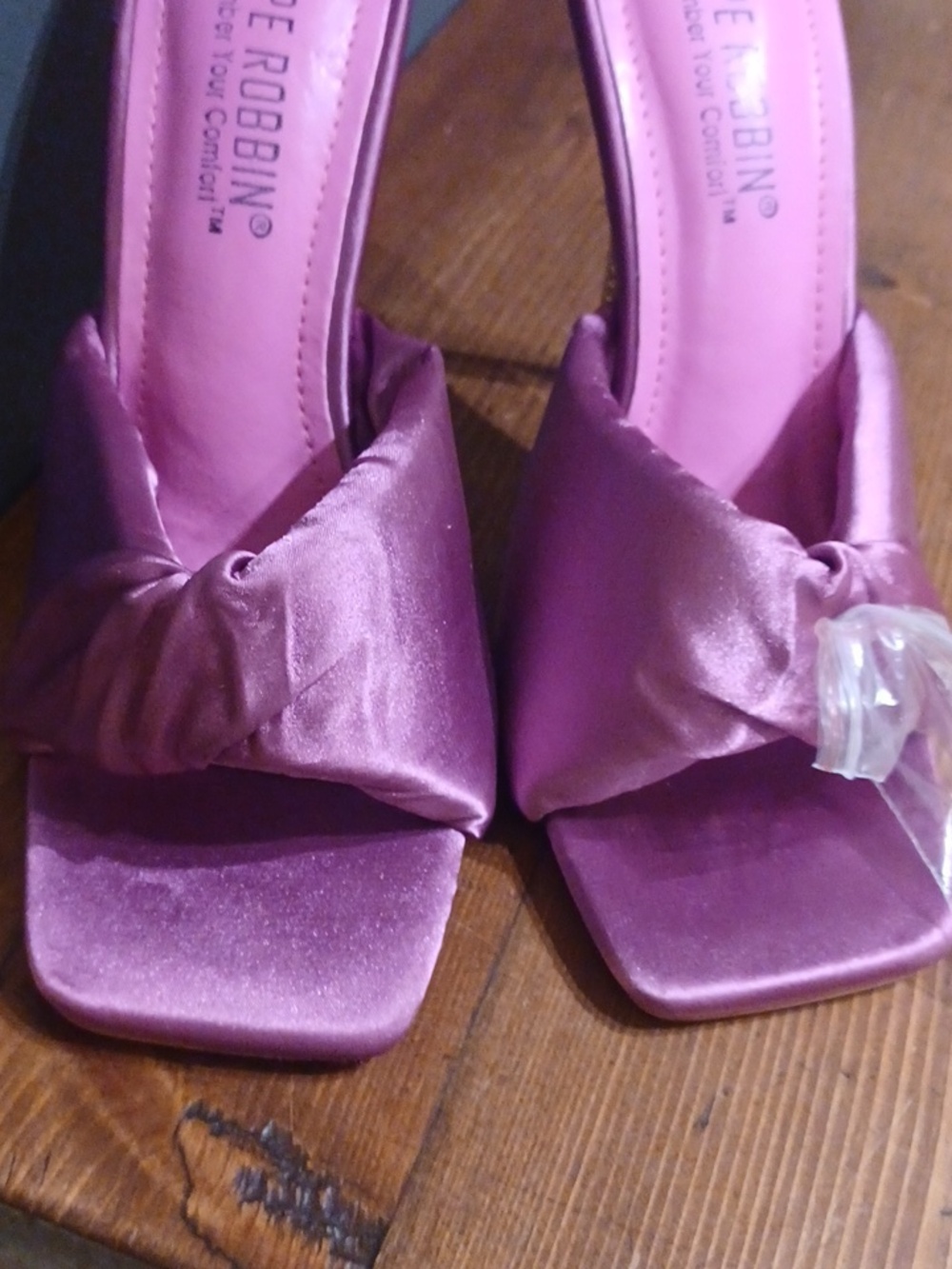 Cape Robbin Heels - Picture 16 of 16